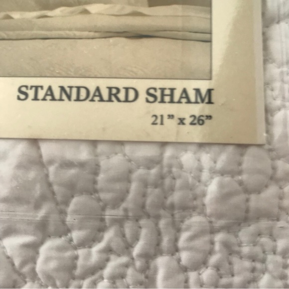 2 Pillow Shams by Newport Mansions 21” x 26” White - Never Used! - Picture 2 of 4